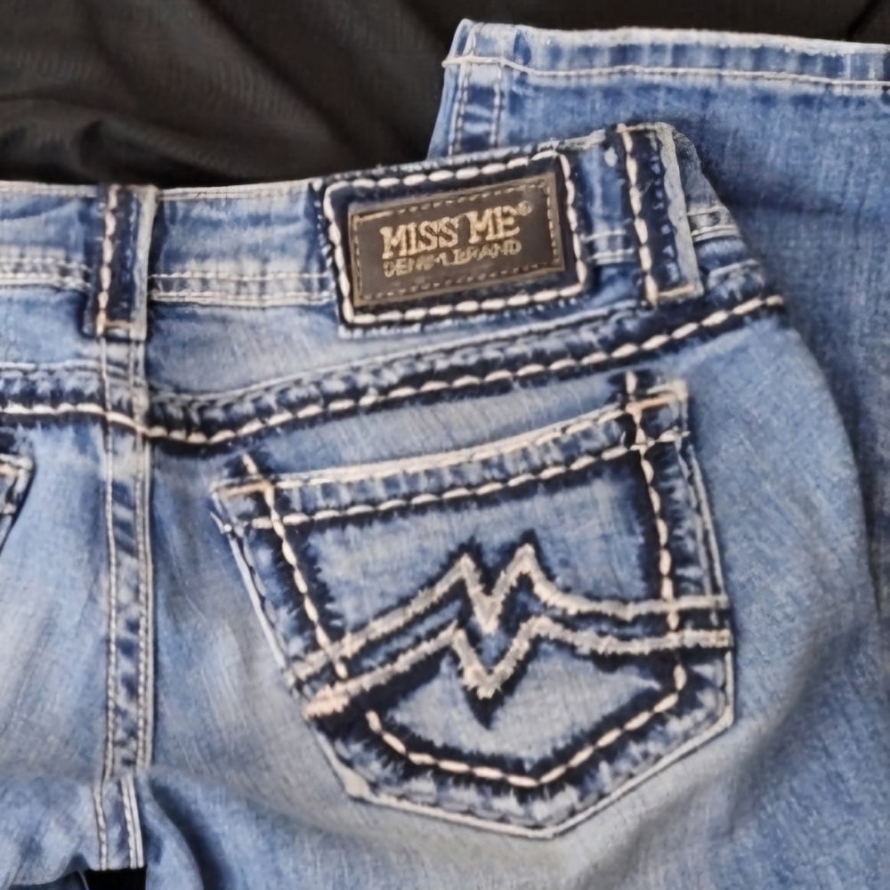 Miss Me JD1034P3 Women's Size 28 Medium Wash Sunny Capri Jeans